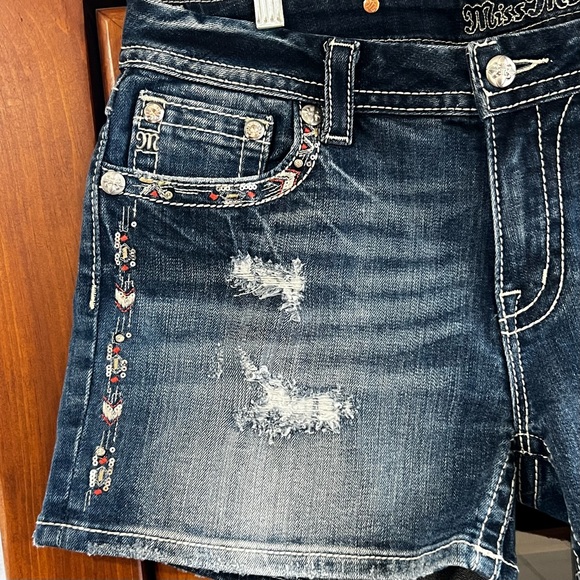 MISS ME: Embellished Distressed Back Pockets Curvy Shorts - Picture 6 of 8